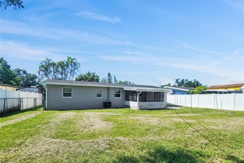 Casa en alquiler en Saint Petersburg, Florida, 3 dormitorios, 115.94 m2 № 1903442 - foto 15