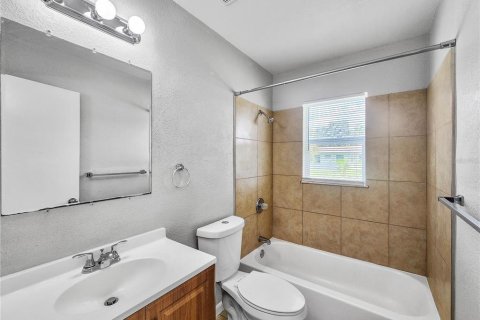 Casa en alquiler en Saint Petersburg, Florida, 3 dormitorios, 115.94 m2 № 1903442 - foto 13