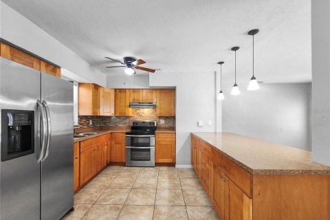 Casa en alquiler en Saint Petersburg, Florida, 3 dormitorios, 115.94 m2 № 1903442 - foto 6