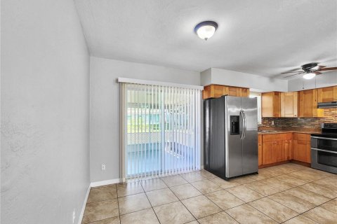 Casa en alquiler en Saint Petersburg, Florida, 3 dormitorios, 115.94 m2 № 1903442 - foto 4