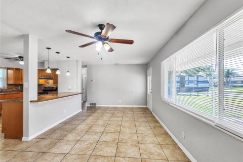 Casa en alquiler en Saint Petersburg, Florida, 3 dormitorios, 115.94 m2 № 1903442 - foto 3