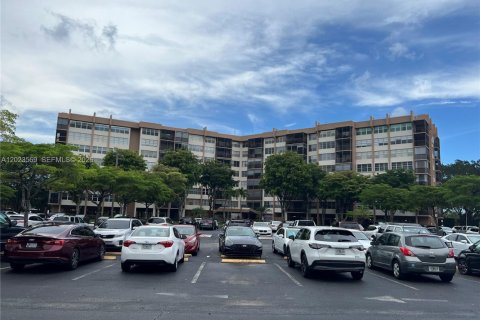 Copropriété à louer à Pembroke Pines, Floride: 2 chambres, 99.41 m2 № 2077359 - photo 28