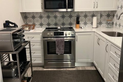 Copropriété à louer à Pembroke Pines, Floride: 2 chambres, 99.41 m2 № 2077359 - photo 4