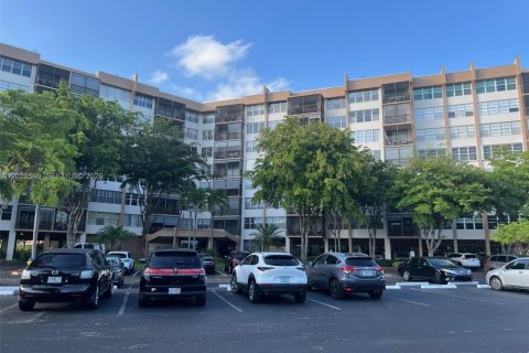 Copropriété à louer à Pembroke Pines, Floride: 2 chambres, 99.41 m2 № 2077359 - photo 15