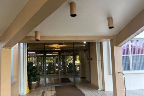 Copropriété à louer à Pembroke Pines, Floride: 2 chambres, 99.41 m2 № 2077359 - photo 17
