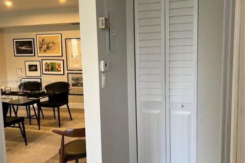 Copropriété à louer à Pembroke Pines, Floride: 2 chambres, 99.41 m2 № 2077359 - photo 9