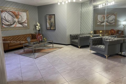 Copropriété à louer à Pembroke Pines, Floride: 2 chambres, 99.41 m2 № 2077359 - photo 18