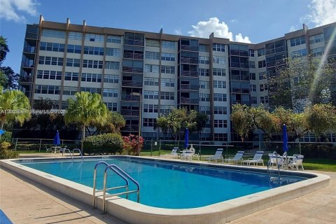 Copropriété à louer à Pembroke Pines, Floride: 2 chambres, 99.41 m2 № 2077359 - photo 21