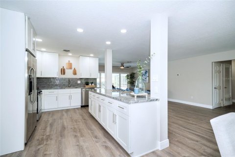 House in Tampa, Florida 3 bedrooms, 177.35 sq.m. № 1767281 - photo 11