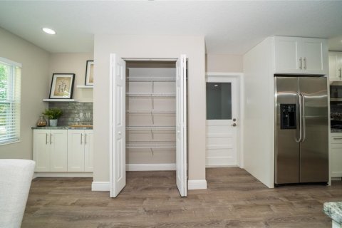House in Tampa, Florida 3 bedrooms, 177.35 sq.m. № 1767281 - photo 9