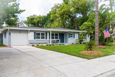 House in Tampa, Florida 3 bedrooms, 177.35 sq.m. № 1767281 - photo 1
