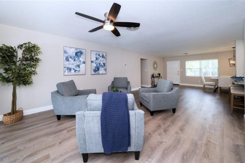 House in Tampa, Florida 3 bedrooms, 177.35 sq.m. № 1767281 - photo 14