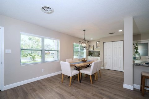 House in Tampa, Florida 3 bedrooms, 177.35 sq.m. № 1767281 - photo 6