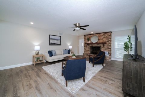 House in Tampa, Florida 3 bedrooms, 177.35 sq.m. № 1767281 - photo 17