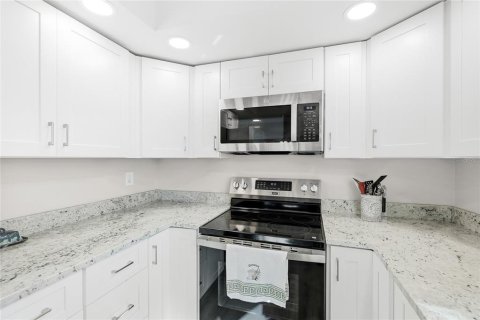 Condo in Holmes Beach, Florida, 2 bedrooms  № 2337484 - photo 8