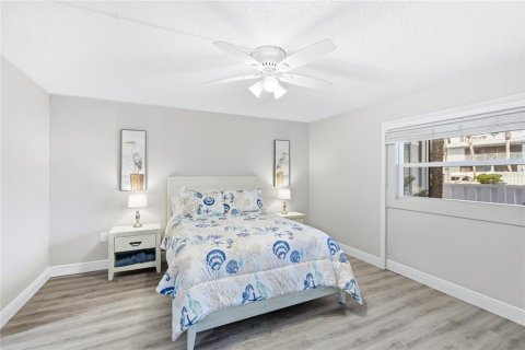 Condo in Holmes Beach, Florida, 2 bedrooms  № 2337484 - photo 19