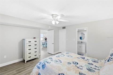 Condo in Holmes Beach, Florida, 2 bedrooms  № 2337484 - photo 20