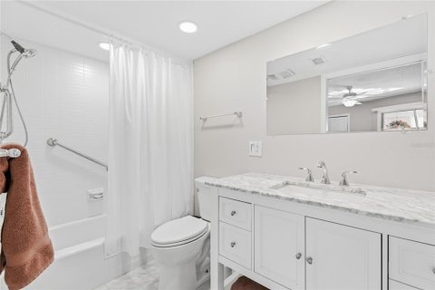 Condo in Holmes Beach, Florida, 2 bedrooms  № 2337484 - photo 18