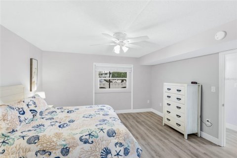 Condo in Holmes Beach, Florida, 2 bedrooms  № 2337484 - photo 21