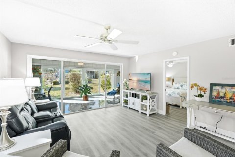 Condo in Holmes Beach, Florida, 2 bedrooms  № 2337484 - photo 10