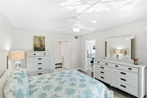 Condo in Holmes Beach, Florida, 2 bedrooms  № 2337484 - photo 17