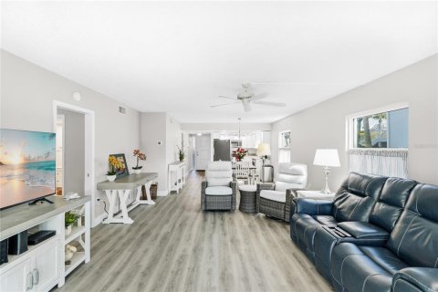 Condo in Holmes Beach, Florida, 2 bedrooms  № 2337484 - photo 11