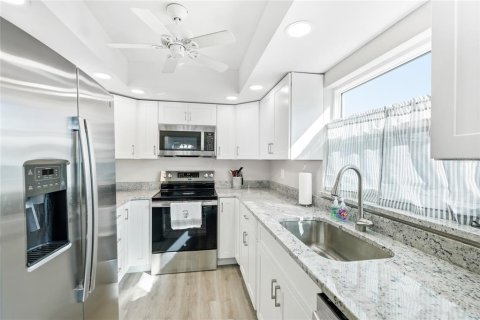 Condo in Holmes Beach, Florida, 2 bedrooms  № 2337484 - photo 7