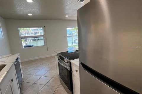 Apartamento en alquiler en Redington Shores, Florida, 2 dormitorios, 102.19 m2 № 1873360 - foto 10