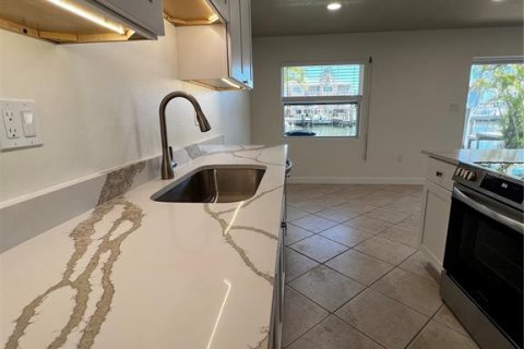 Apartamento en alquiler en Redington Shores, Florida, 2 dormitorios, 102.19 m2 № 1873360 - foto 9