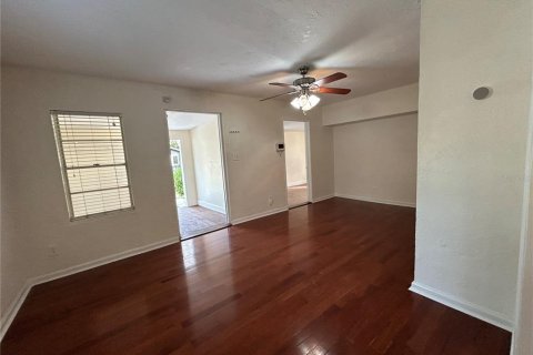 Villa ou maison à louer à Gainesville, Floride: 2 chambres, 97.64 m2 № 2103872 - photo 8
