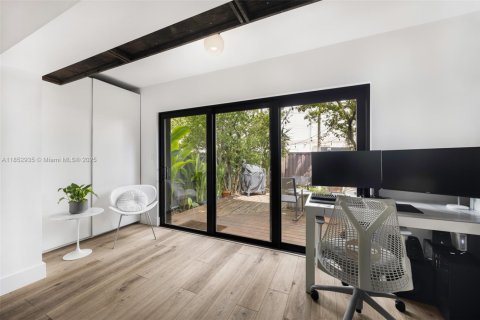 Adosado en venta en North Miami, Florida, 2 dormitorios, 119.1 m2 № 1877560 - foto 14