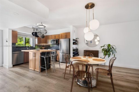 Adosado en venta en North Miami, Florida, 2 dormitorios, 119.1 m2 № 1877560 - foto 4