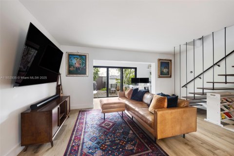 Adosado en venta en North Miami, Florida, 2 dormitorios, 119.1 m2 № 1877560 - foto 11