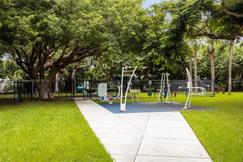 Adosado en venta en North Miami, Florida, 2 dormitorios, 119.1 m2 № 1877560 - foto 25