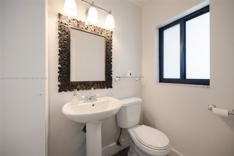 Adosado en venta en North Miami, Florida, 2 dormitorios, 119.1 m2 № 1877560 - foto 18