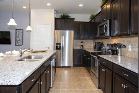 Townhouse in Kissimmee, Florida 5 bedrooms, 210.24 sq.m. № 2156334 - photo 2