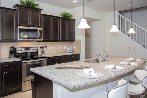 Townhouse in Kissimmee, Florida 5 bedrooms, 210.24 sq.m. № 2156334 - photo 3