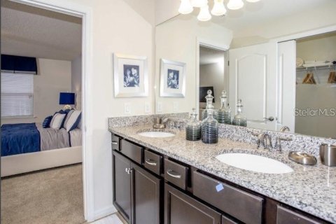 Townhouse in Kissimmee, Florida 5 bedrooms, 210.24 sq.m. № 2156334 - photo 16