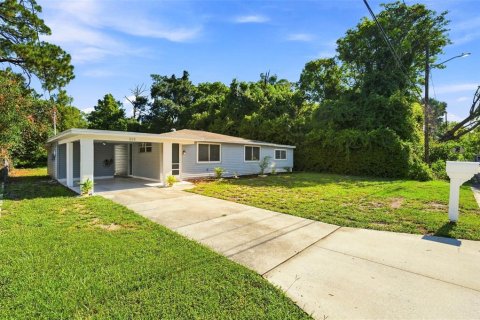 House in Dunedin, Florida 2 bedrooms, 82.5 sq.m. № 2322605