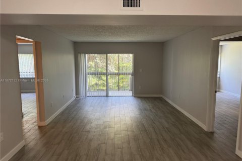 Condo in Plantation, Florida, 2 bedrooms  № 1927616 - photo 2