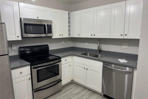 Condo in Plantation, Florida, 2 bedrooms  № 1927616 - photo 4