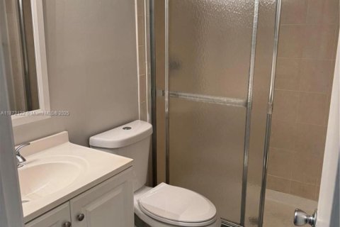Condo in Plantation, Florida, 2 bedrooms  № 1927616 - photo 9