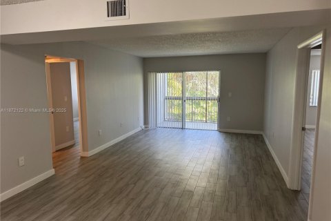 Condo in Plantation, Florida, 2 bedrooms  № 1927616 - photo 1