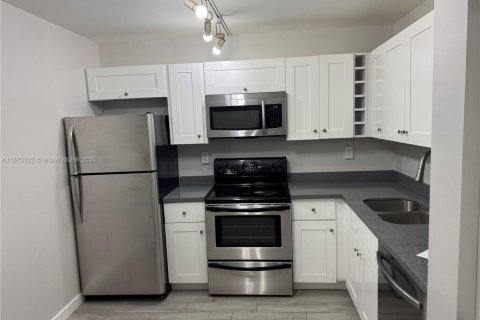 Condo in Plantation, Florida, 2 bedrooms  № 1927616 - photo 5
