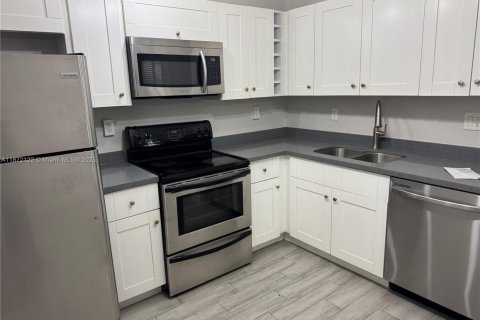 Condo in Plantation, Florida, 2 bedrooms  № 1927616 - photo 6