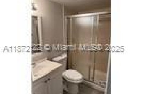 Condo in Plantation, Florida, 2 bedrooms  № 1927616 - photo 11