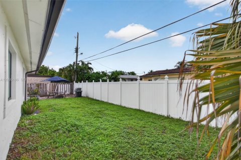 Casa en venta en Pompano Beach, Florida, 3 dormitorios, 178.37 m2 № 2383244 - foto 7