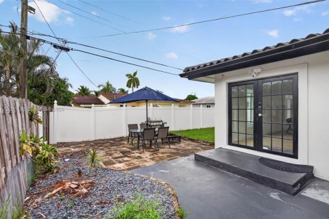 Casa en venta en Pompano Beach, Florida, 3 dormitorios, 178.37 m2 № 2383244 - foto 3
