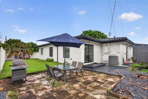 Casa en venta en Pompano Beach, Florida, 3 dormitorios, 178.37 m2 № 2383244 - foto 4