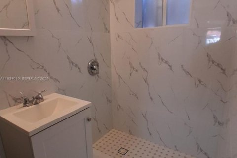 Снять в аренду коммерческую недвижимость в Майами, Флорида 1 спальня, 114.36м2, № 1992262 - фото 10